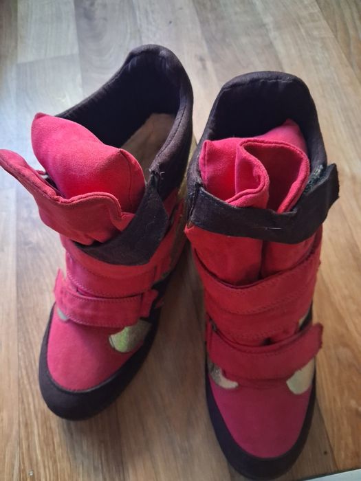Продам нові ботинки-снікерси