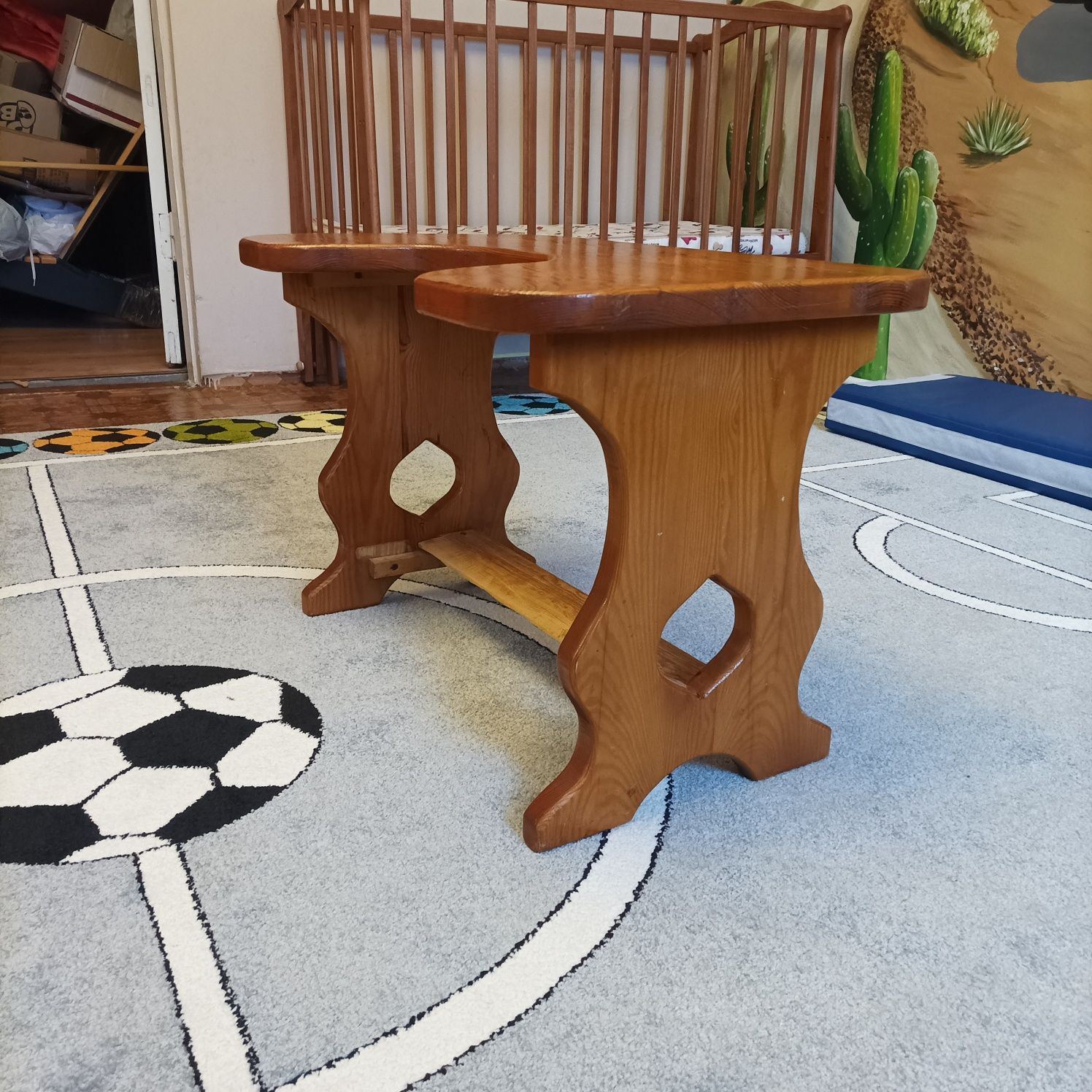 Столик      детский деревянный