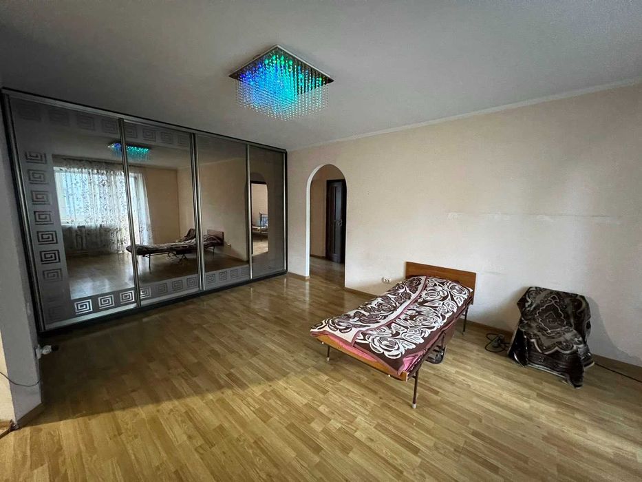 Продаж 3к. квартири Виставки САДКИ Терміново