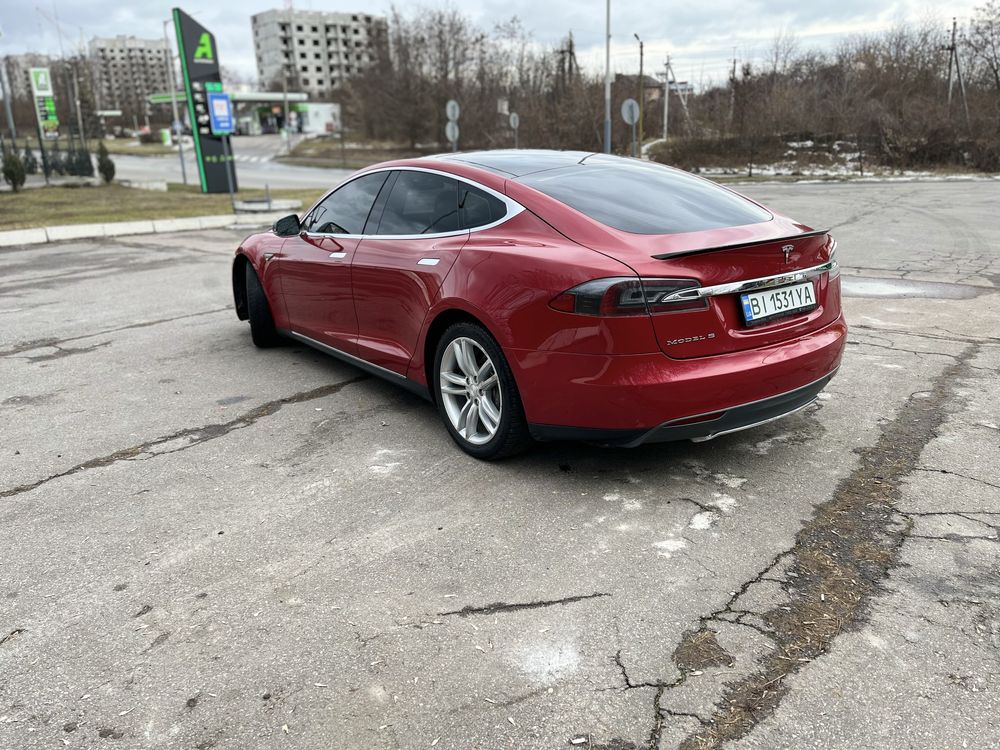 Tesla model S 85 kW