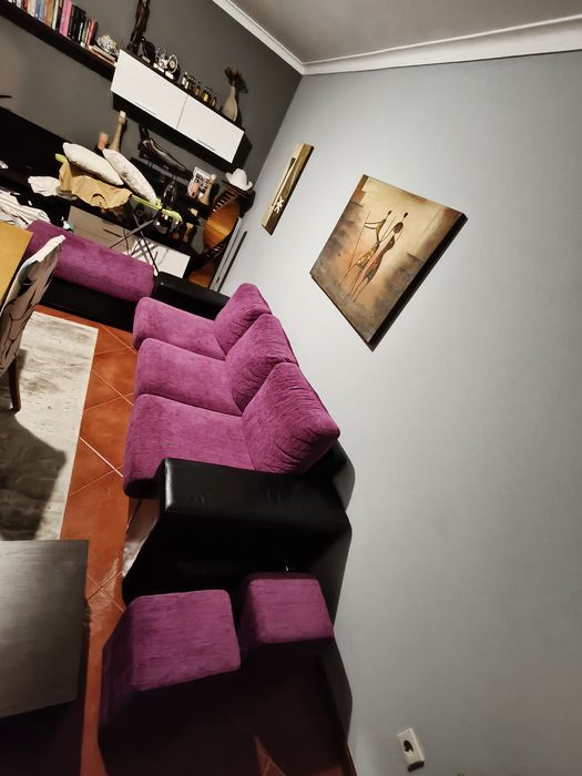 Vendo sofá com dois bancos