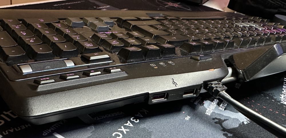 Топова ігрова клавіатура Logitech G19S з екранчиком