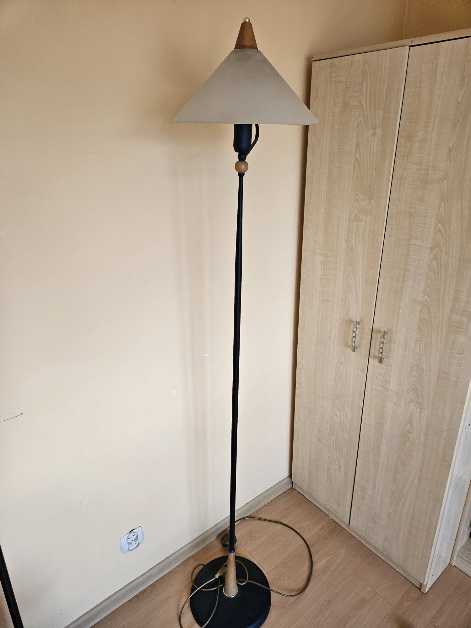 **Lampa stojąca **