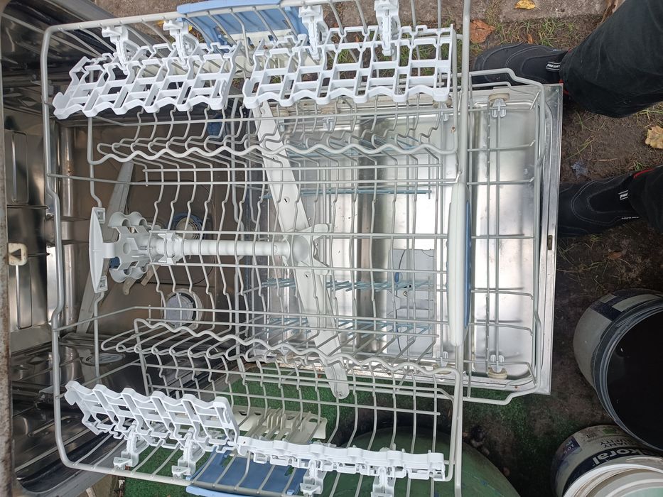 Dwa koszyki do zmywarki Whirlpool 60 cm