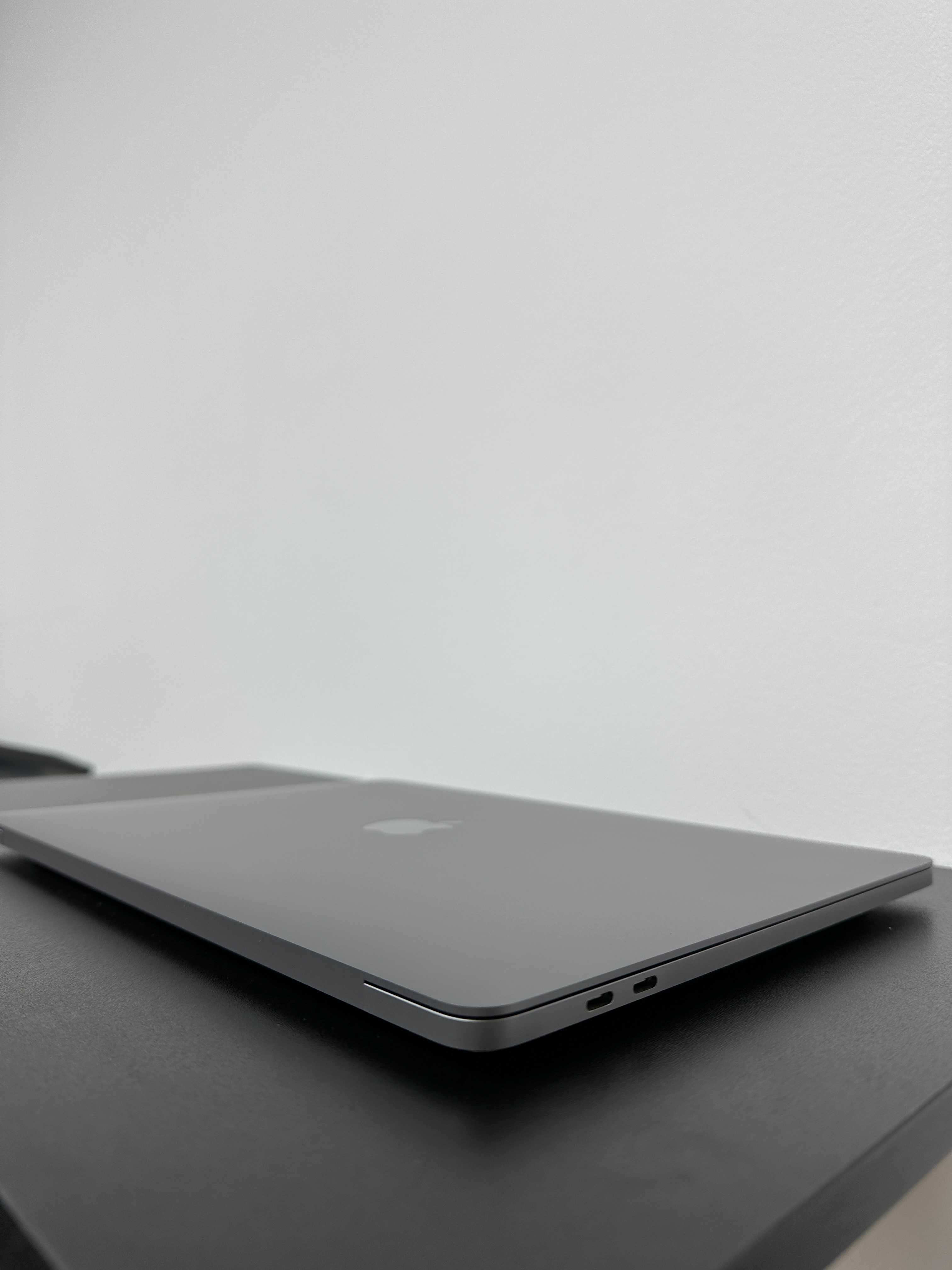 Macbook Pro 2020 (M1/8gb/256 ssd) Гарантія . TR18211SV