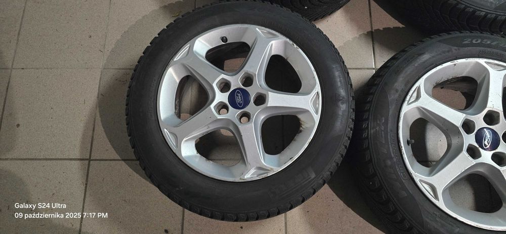 Koła i opony  zimowe Ford R16 205/55 Pirelli
