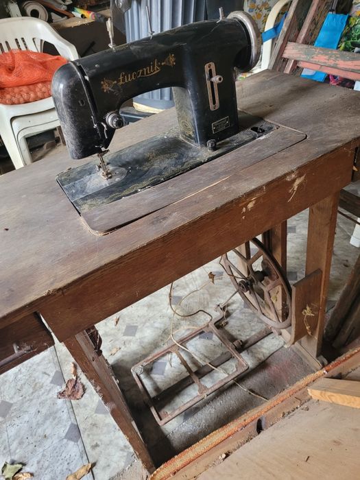 Szafka Maszyna do szycia łucznik z szafką