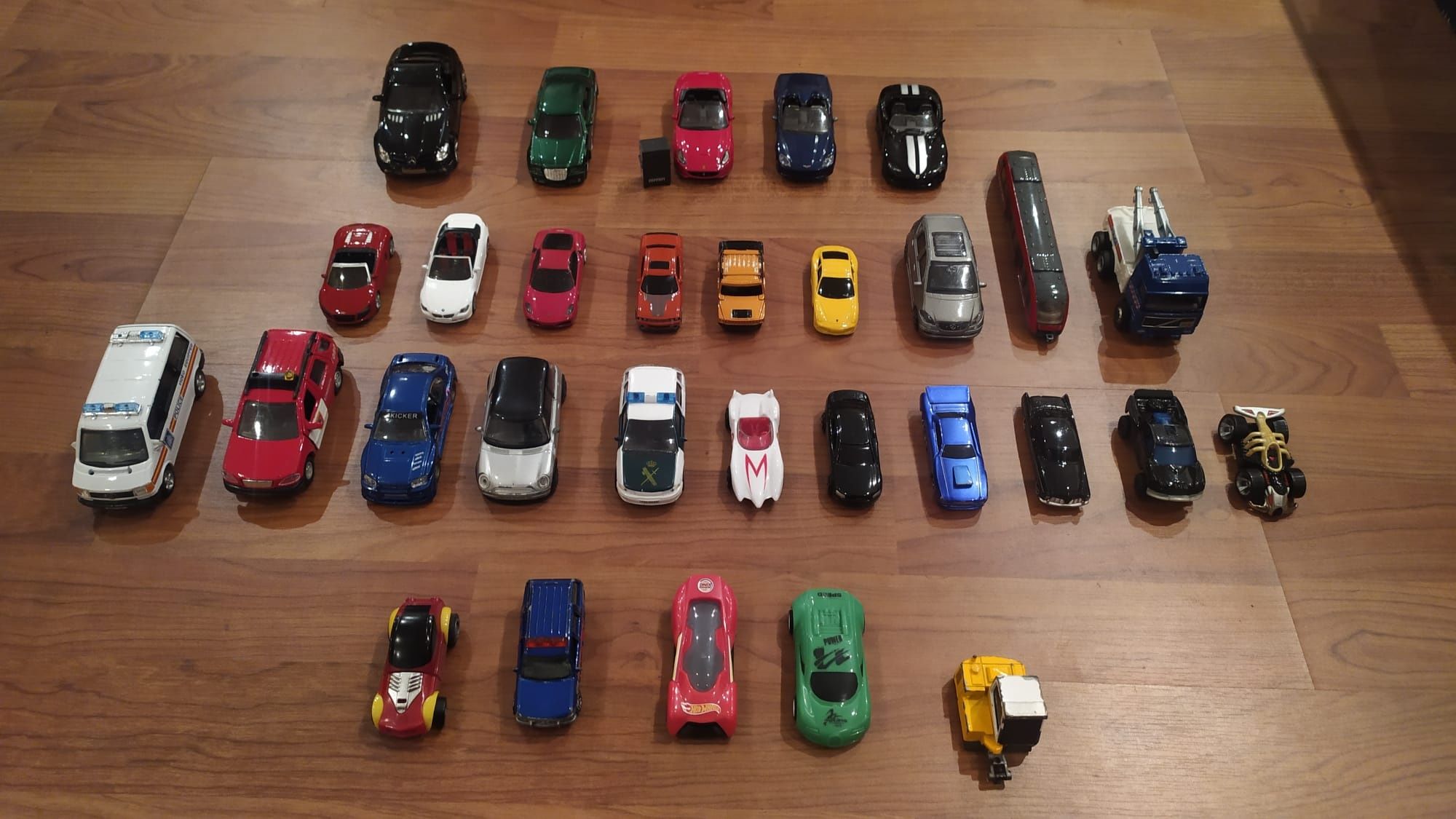 Conjunto Miniaturas de Carros (Ferrari, Dodge, Porsche, Audi..)