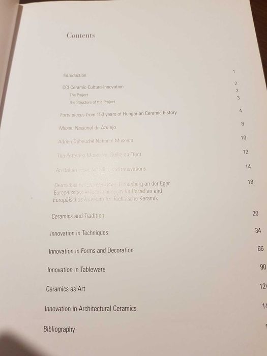 Livro cerâmica "ceramic culture innovation 1851 / 2000"