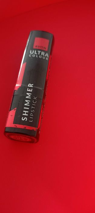 Ultralśniąca szminka - odcień Scarlet Starlet