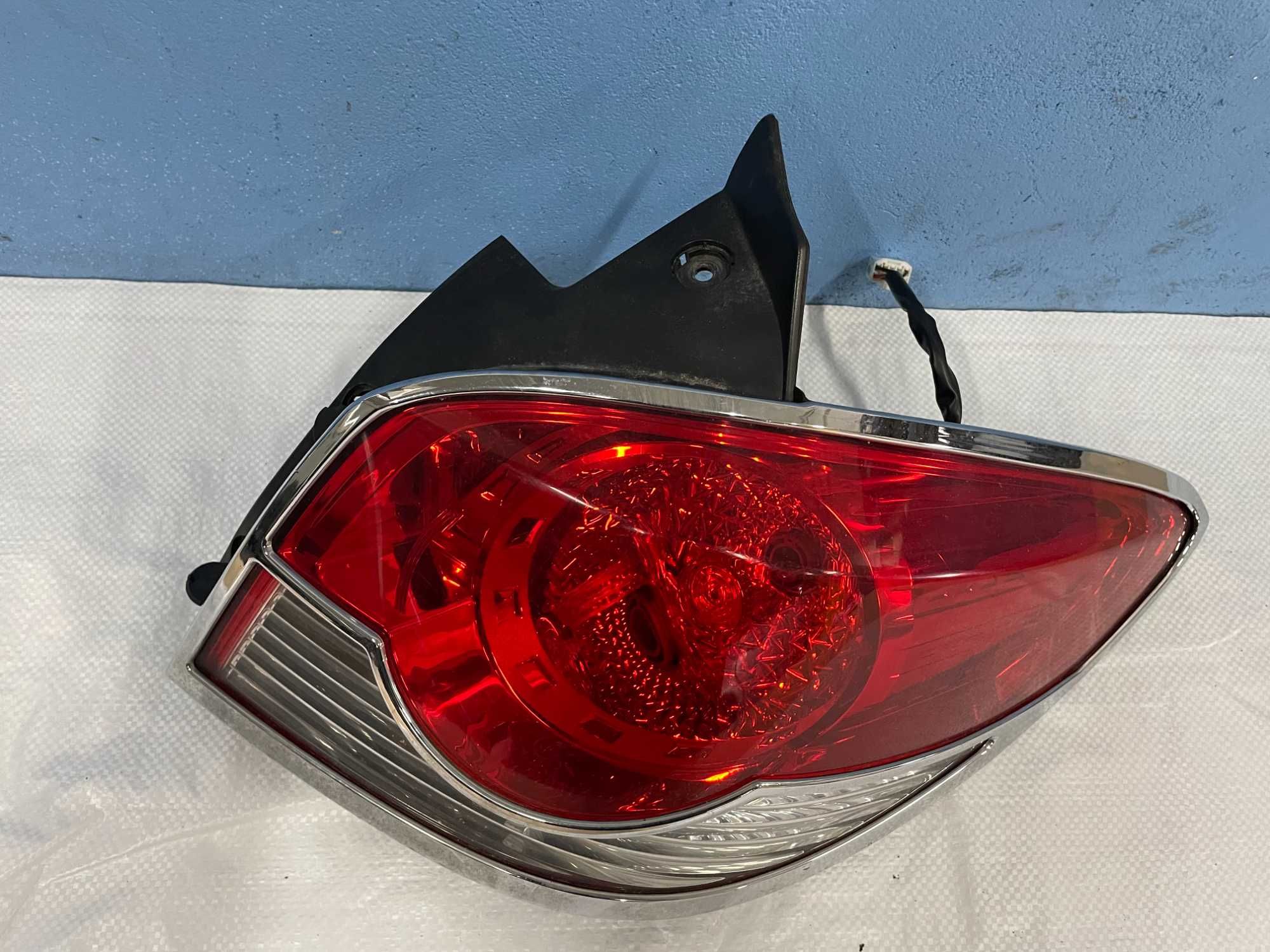 Lampa tylna prawa prawy tył Chevrolet Cruze 08-12r Sedan HB