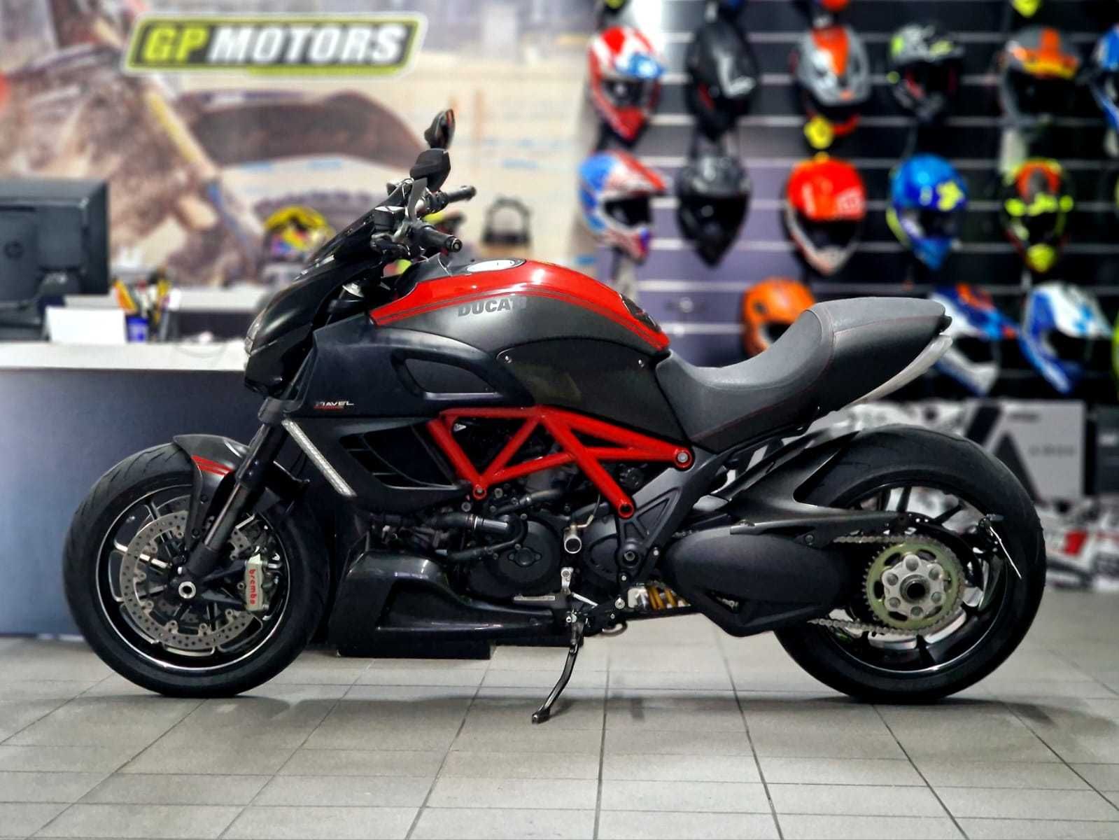 Ducati Diavel Carbono