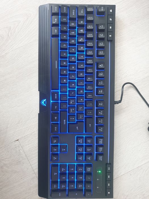 Pełnowymiarowa przewodowa klawiatura do gier z podświetleniem RGB