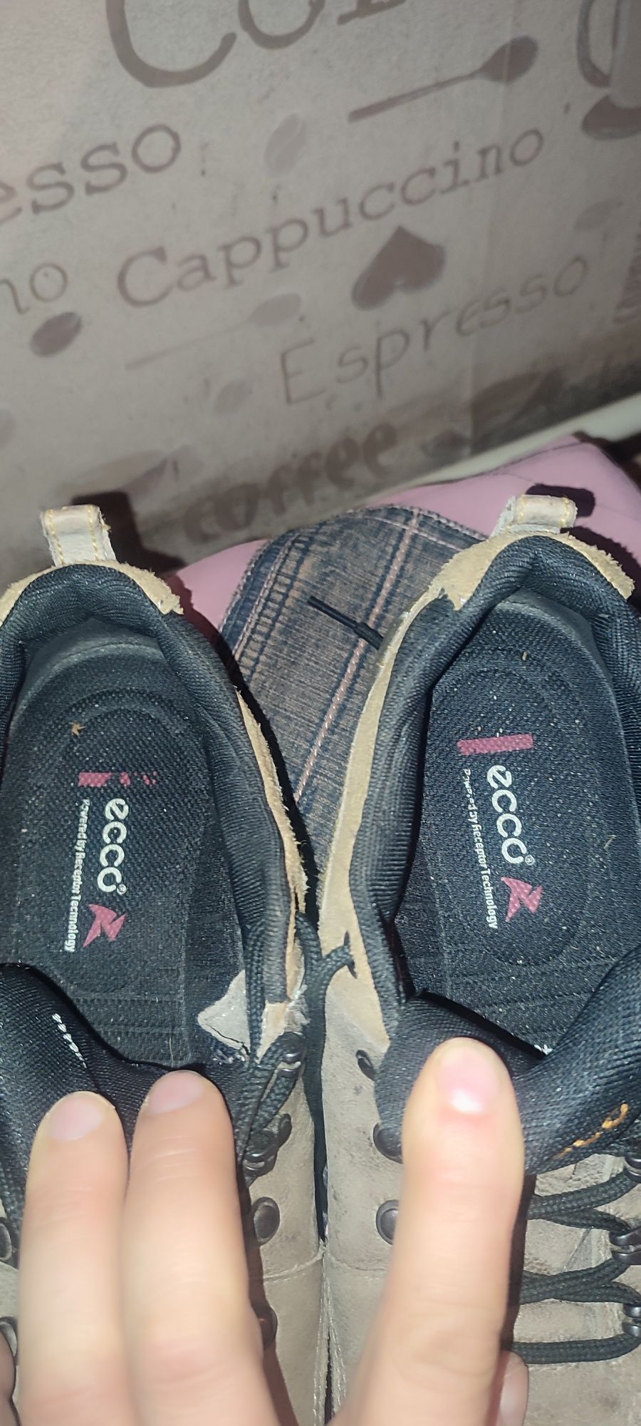 Продам кроссовки ecco gortex