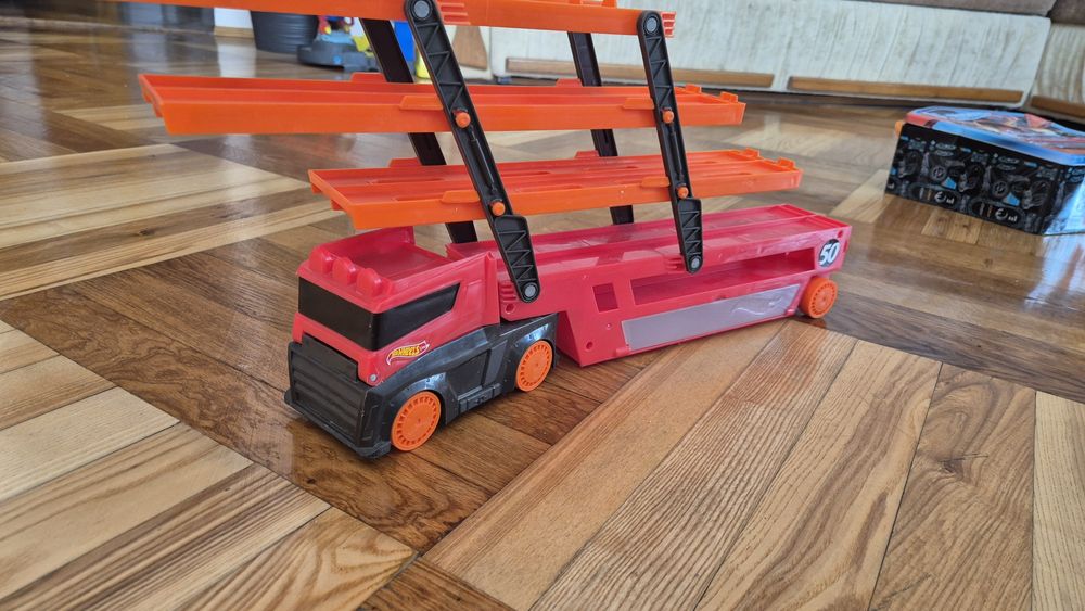 Автогрузовик хот вілс