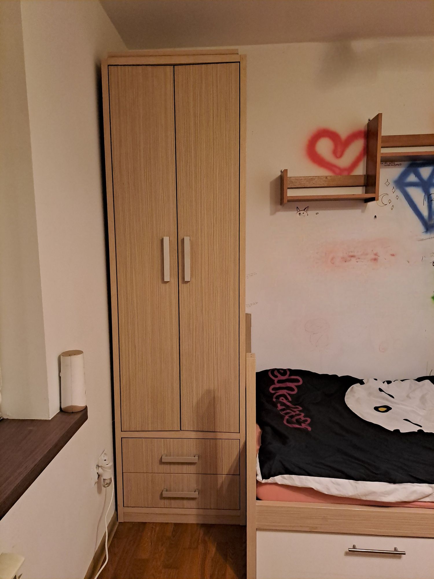 Oddam meblem z pokoju