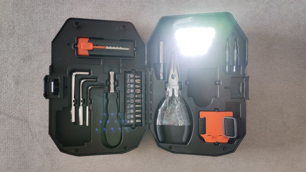 Samochodowy awaryjny zestaw narzędzi z czołówką