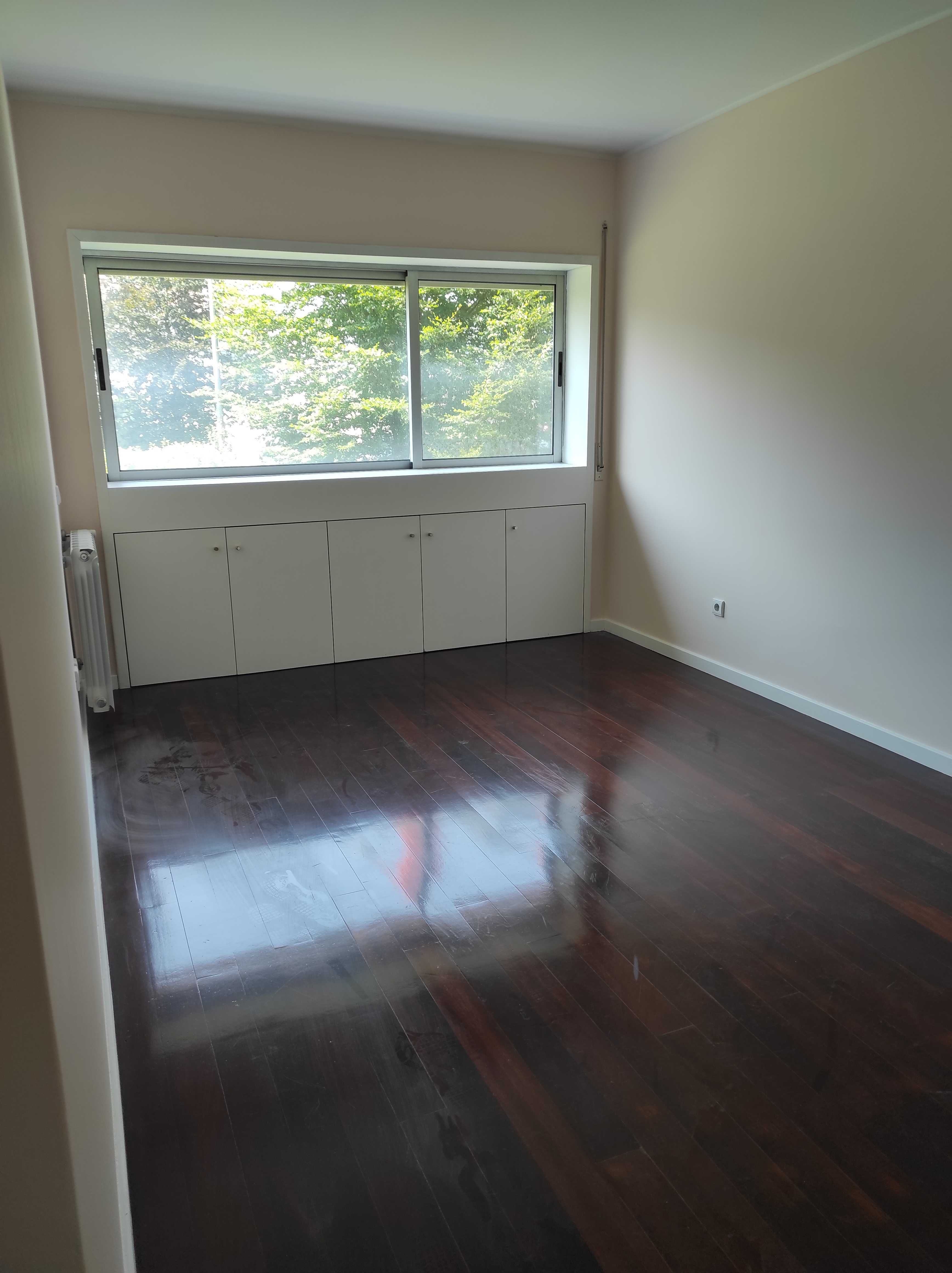 Arrenda apartamento T3 Costa junto ao parque da cidade