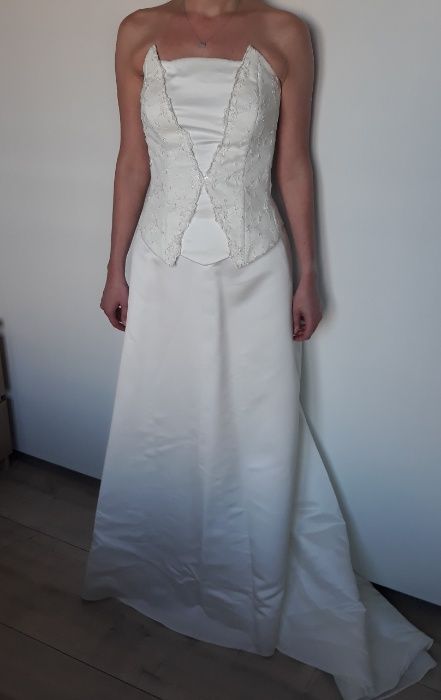 Suknia ślubna perłowa biel
