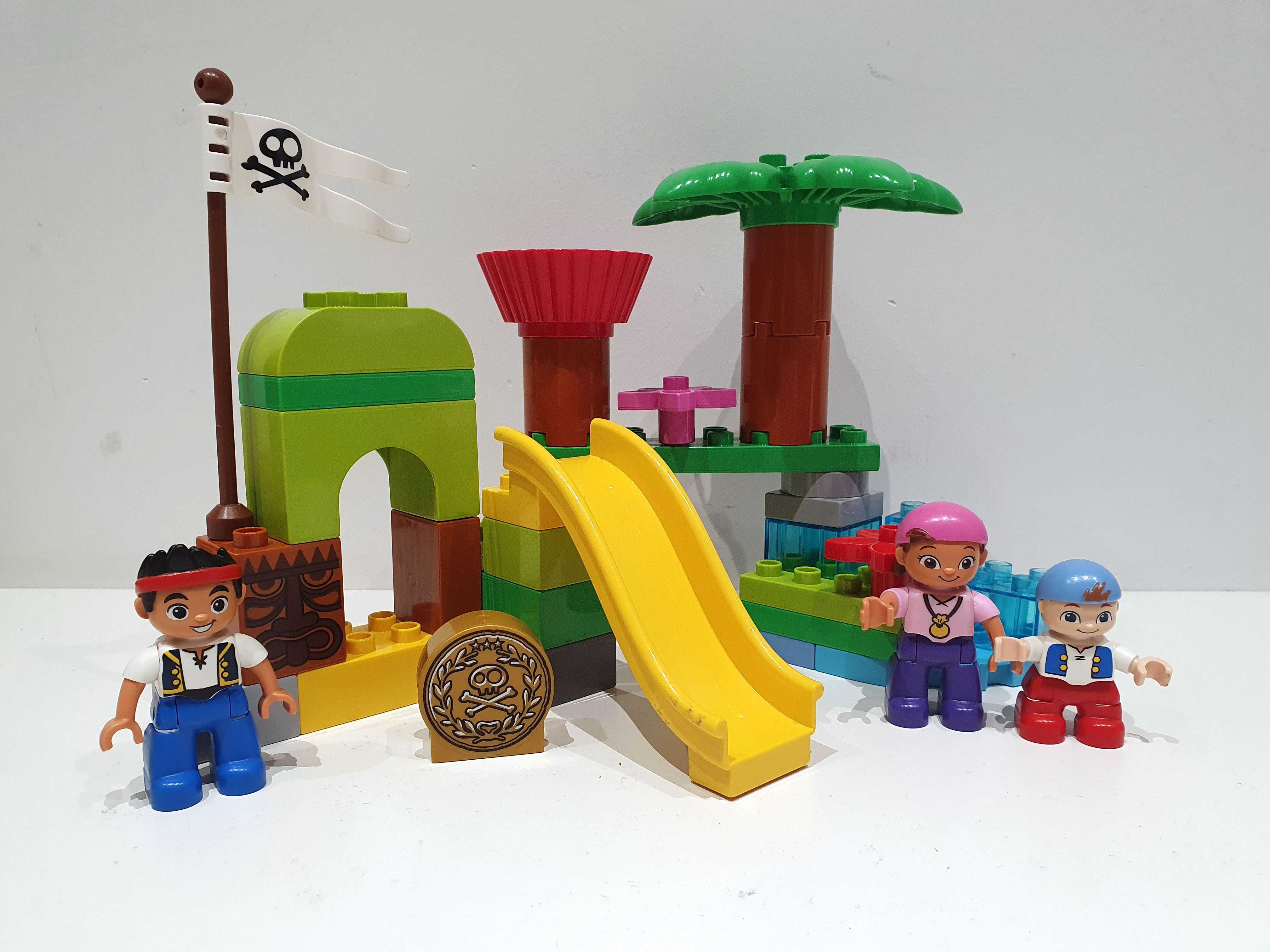 Lego DUPLO 10513 Kryjówka w Nibylandii Jake Izzy piraci palma klocki