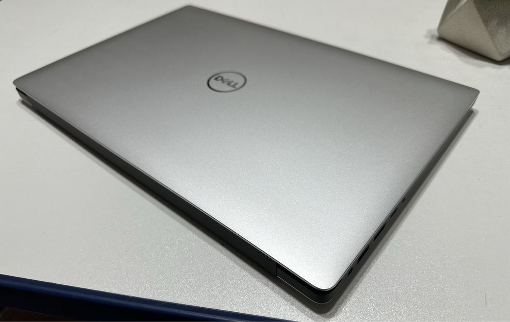 DELL Precision 5530 15,6"FHD IPS| i7-8850H|32 DDR4|SSD512Gb|NVIDIA4Gb