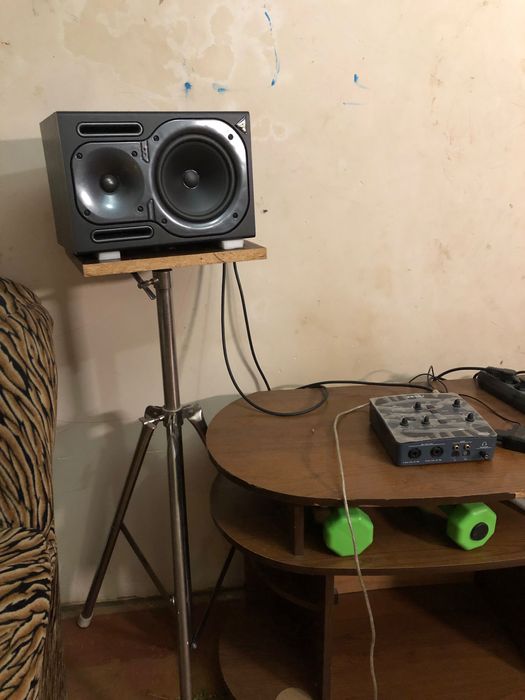 Студийные мониторы Beringer Truth B2030A бу