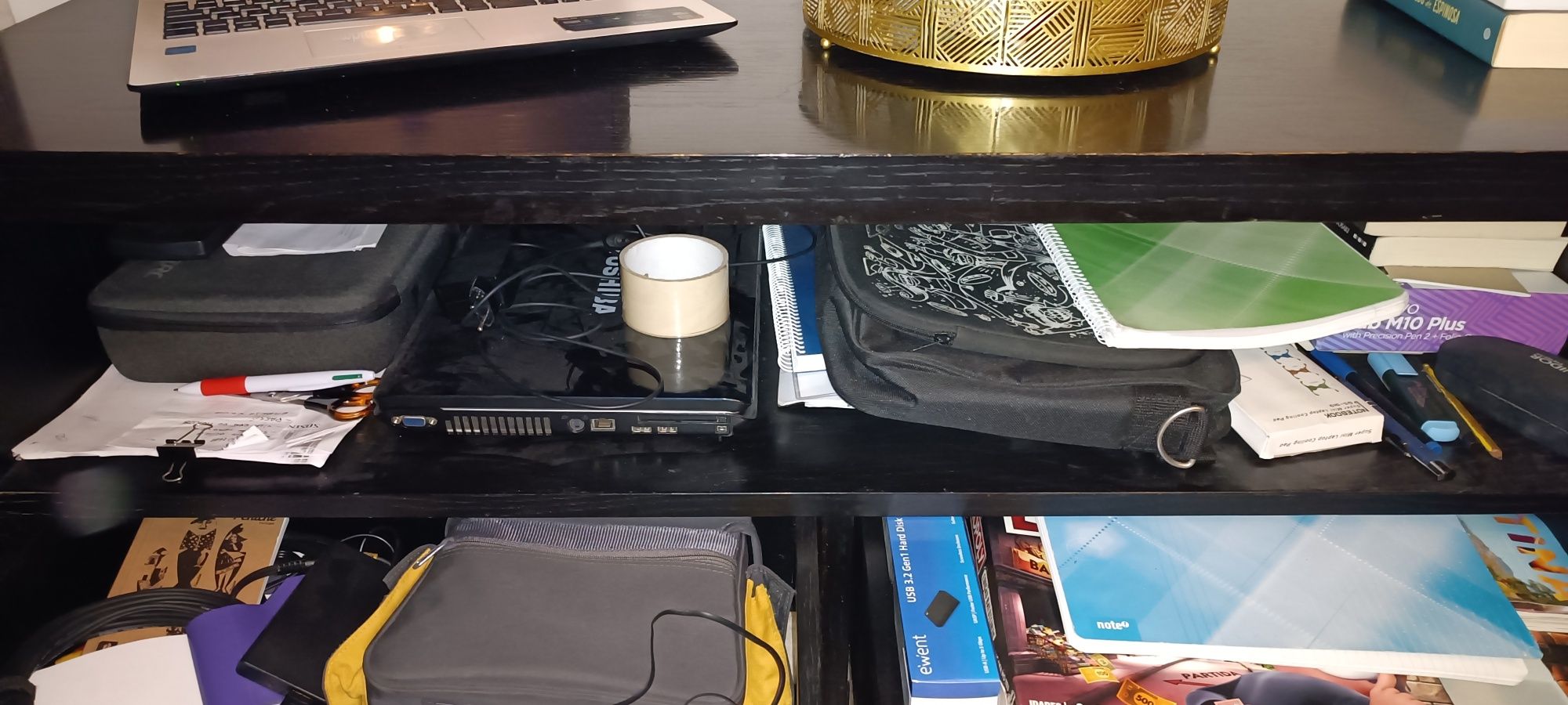 Mesa para TV com gavetas
