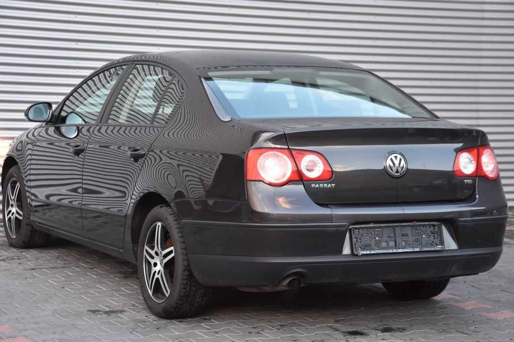 Автозапчастини Volkswagen Passat B6 седан розбірка Пассат б6 Шрот