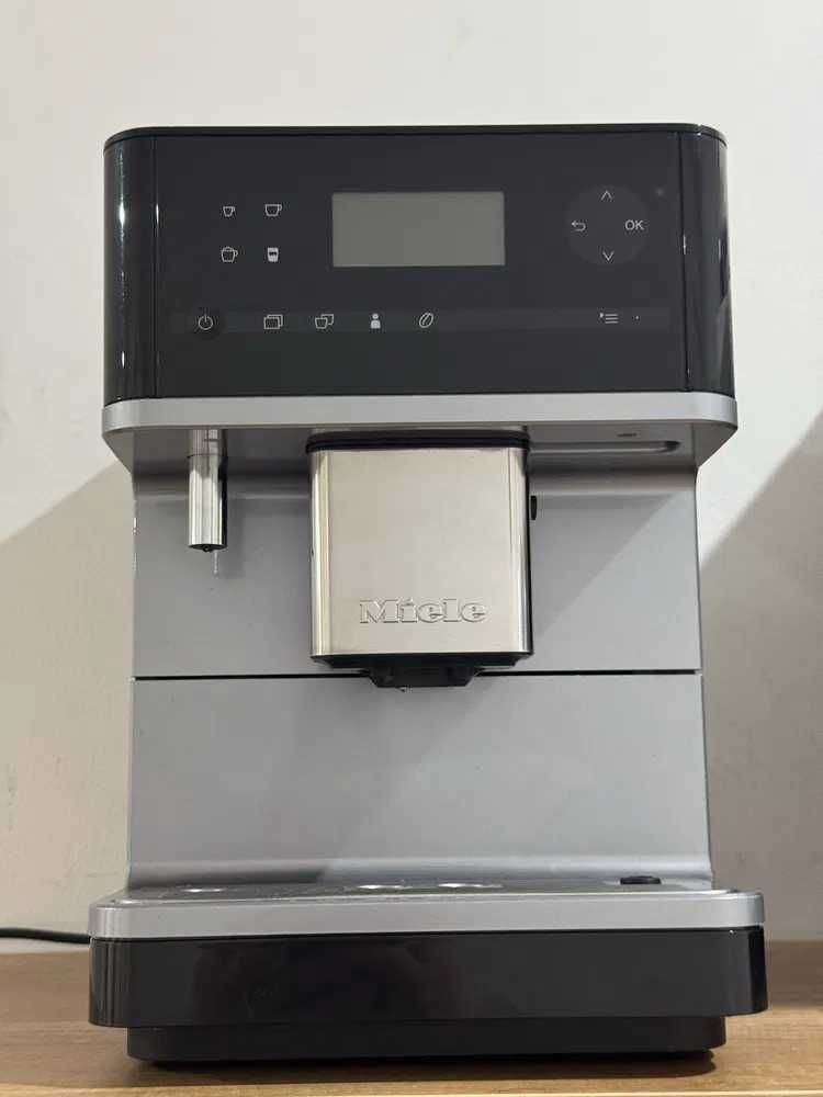 Ekspres do kawy MIELE CM 6300 Auto Cappuccino oraz Latte gwarancja