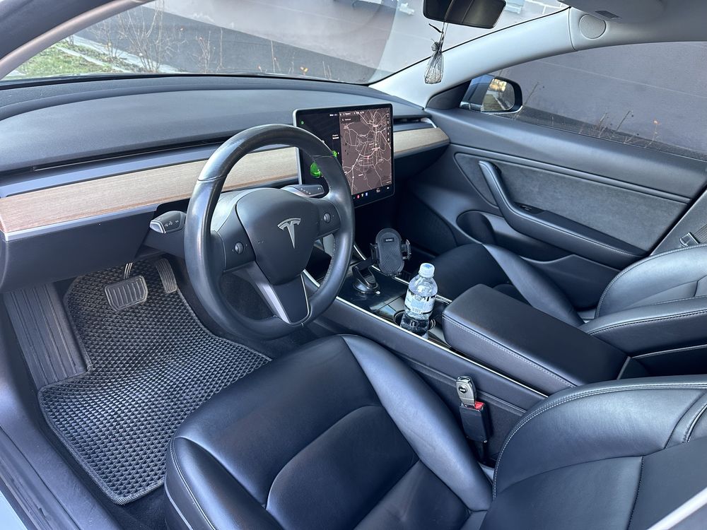 Оренда Tesla Model 3 Long Range з ліцензією під таксі