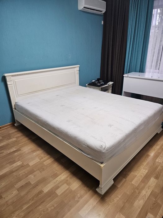 Двоспальне ліжко