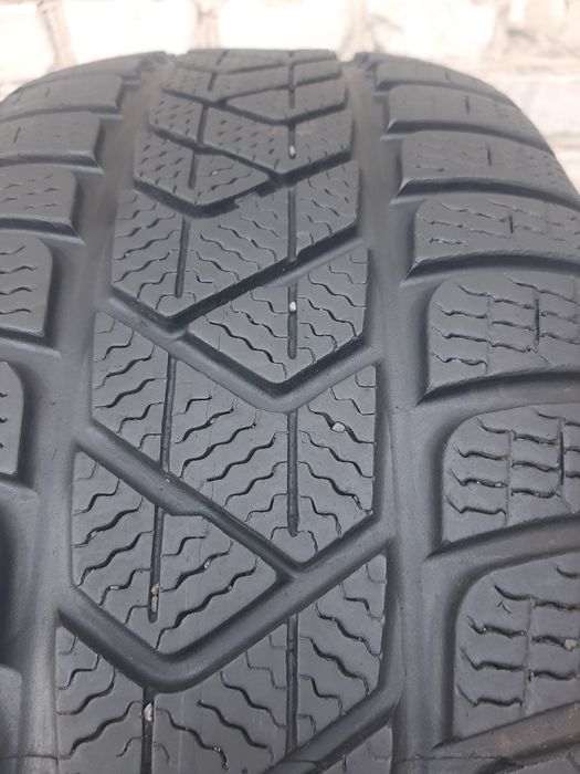 Шини б/у 225/50R17 Pirelli 2шт.зима.