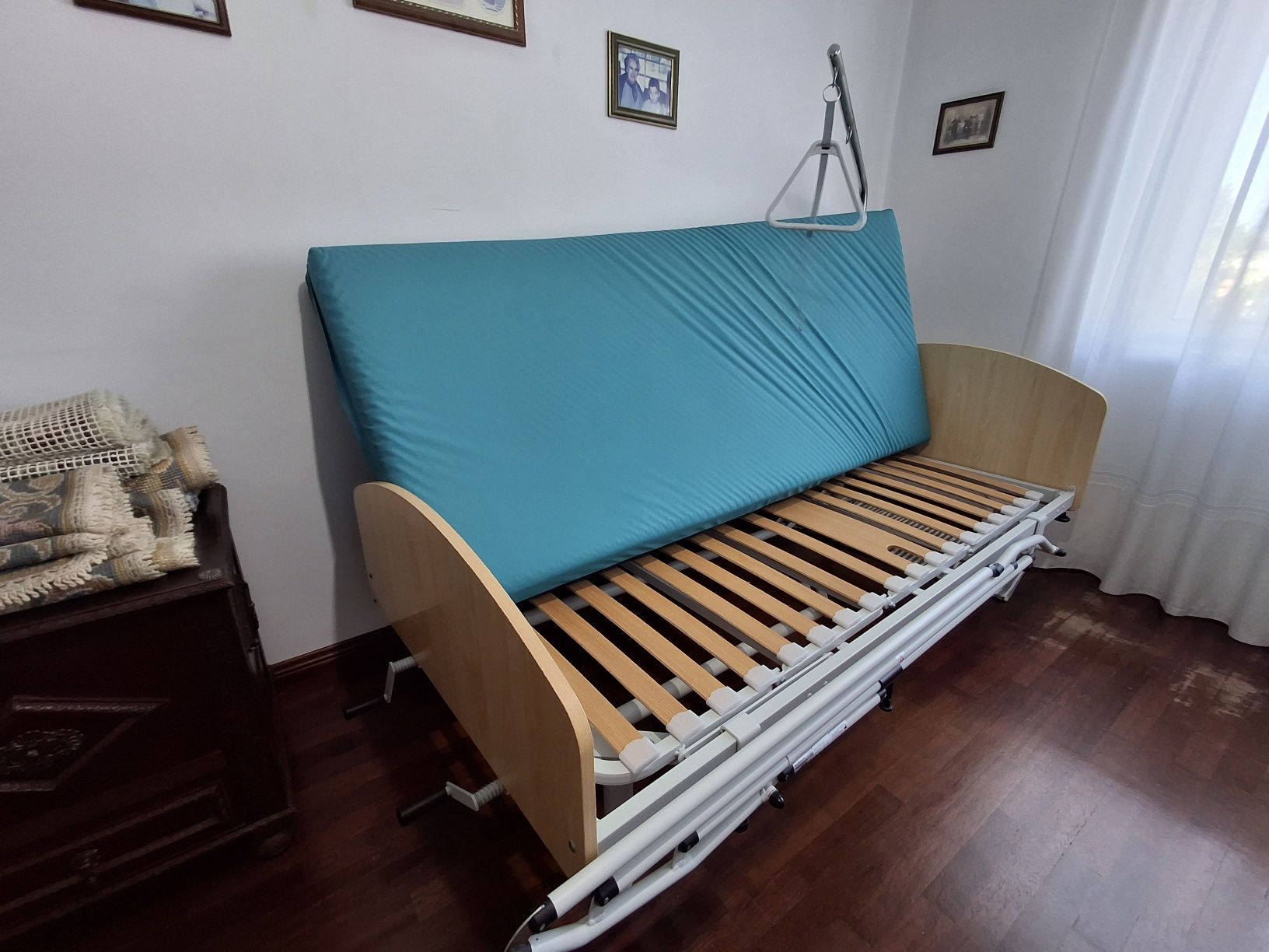 Cama articulada com colchão como nova c/rodas