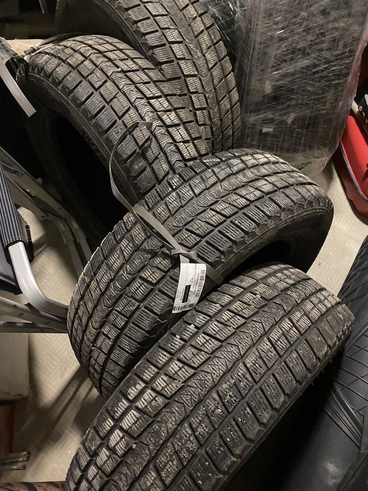 Продам Шини nexen зима 235/65R17