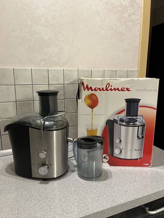 Соковитискач Moulinex ju955