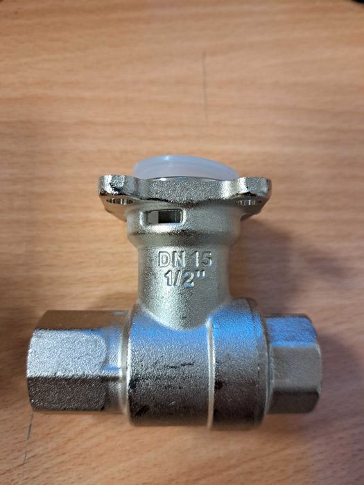 Siłowniki Belimo LRQ24A z zaworem kulowym