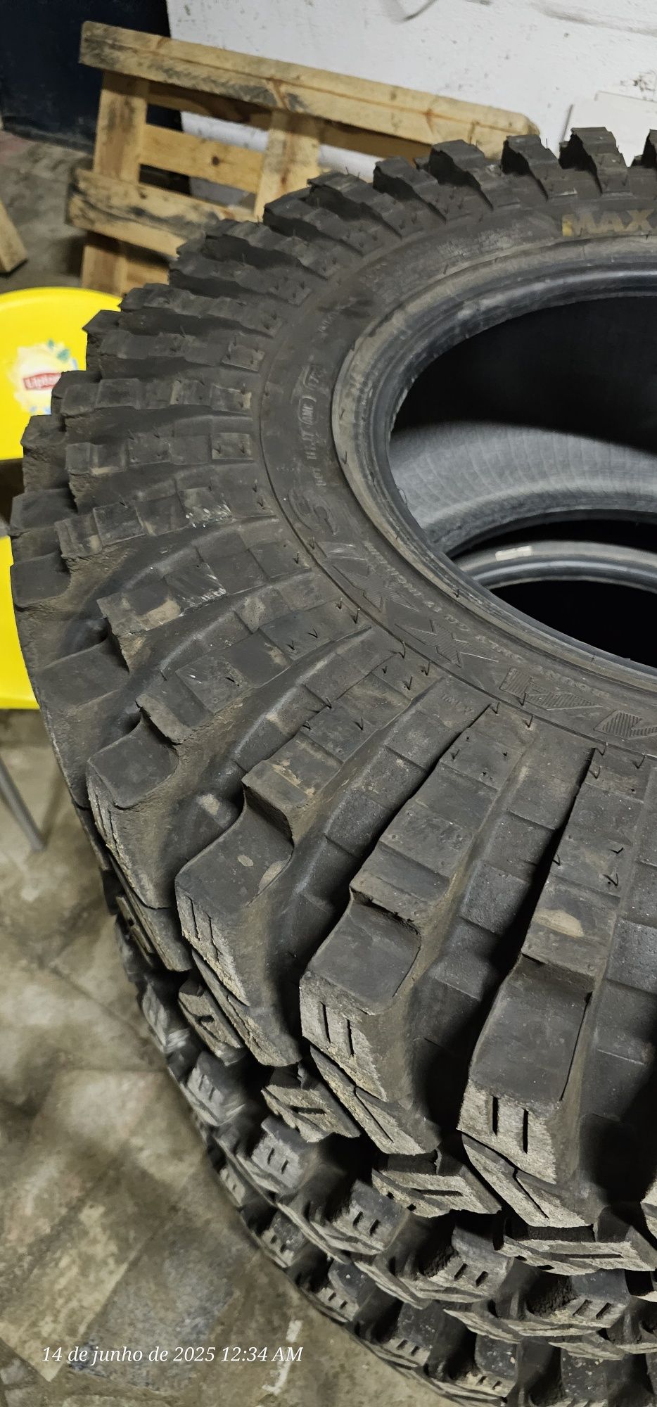 Maxxis trepador lista amarela 37x12.5x17