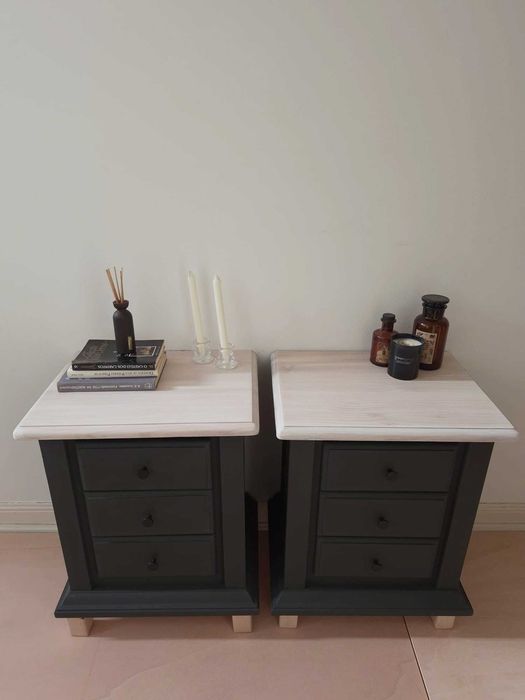 Conjunto de Mesas de Cabeceira Restauradas em tinta de giz preta