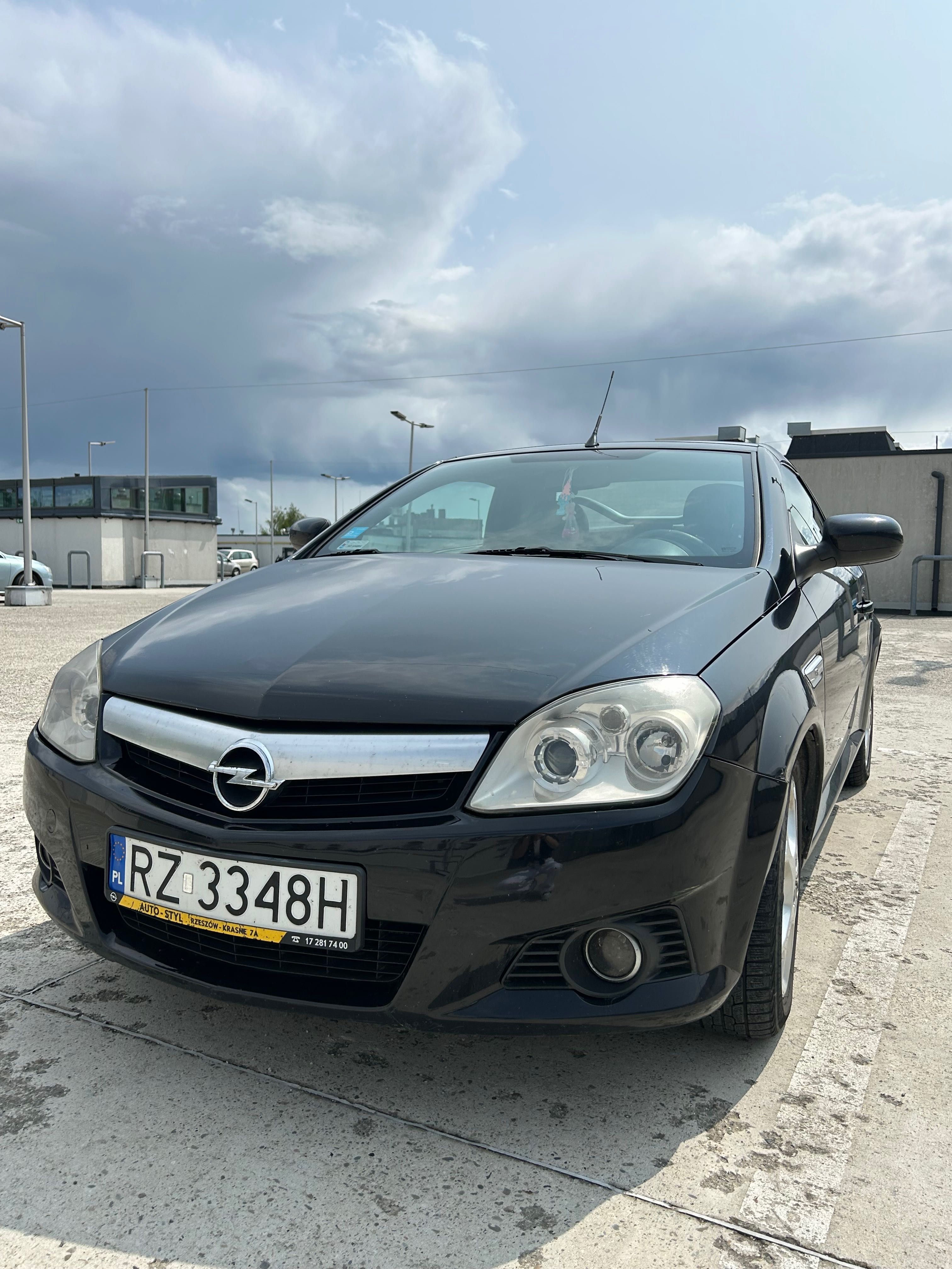 Sprzedam Opel Tigra 1.8 2007