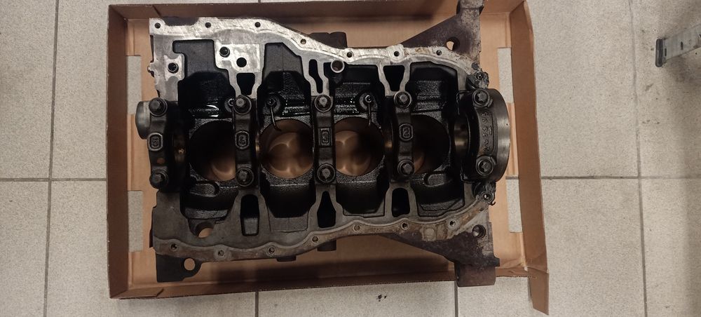 Продам блок к9к з поршнями