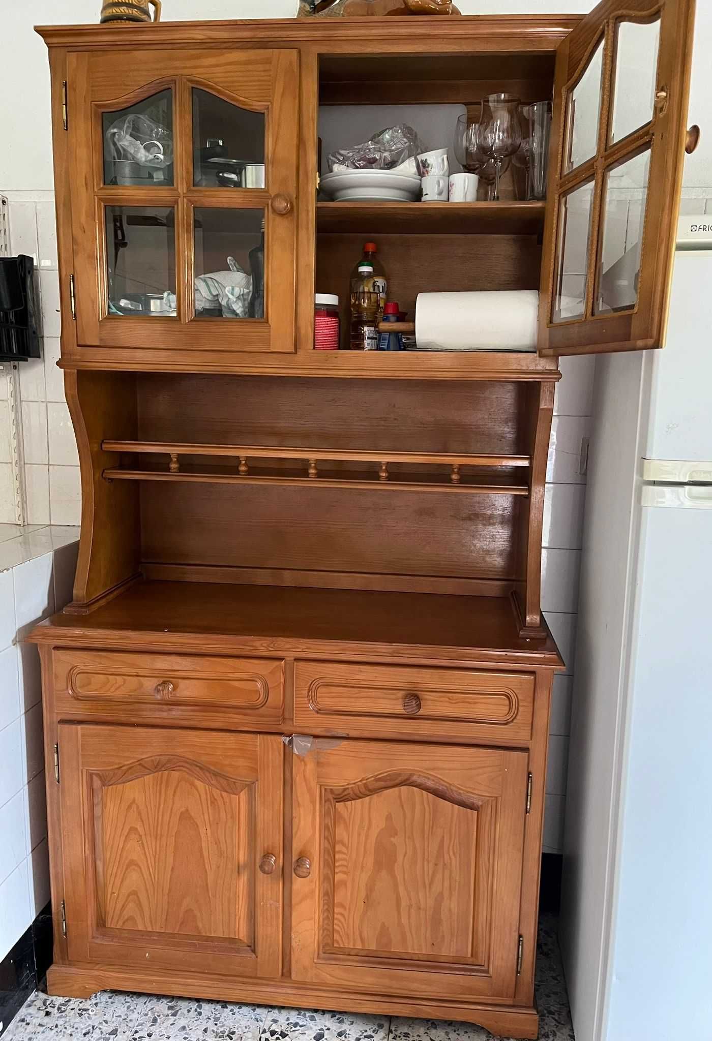 Armário de cozinha (louceiro) em Pinho