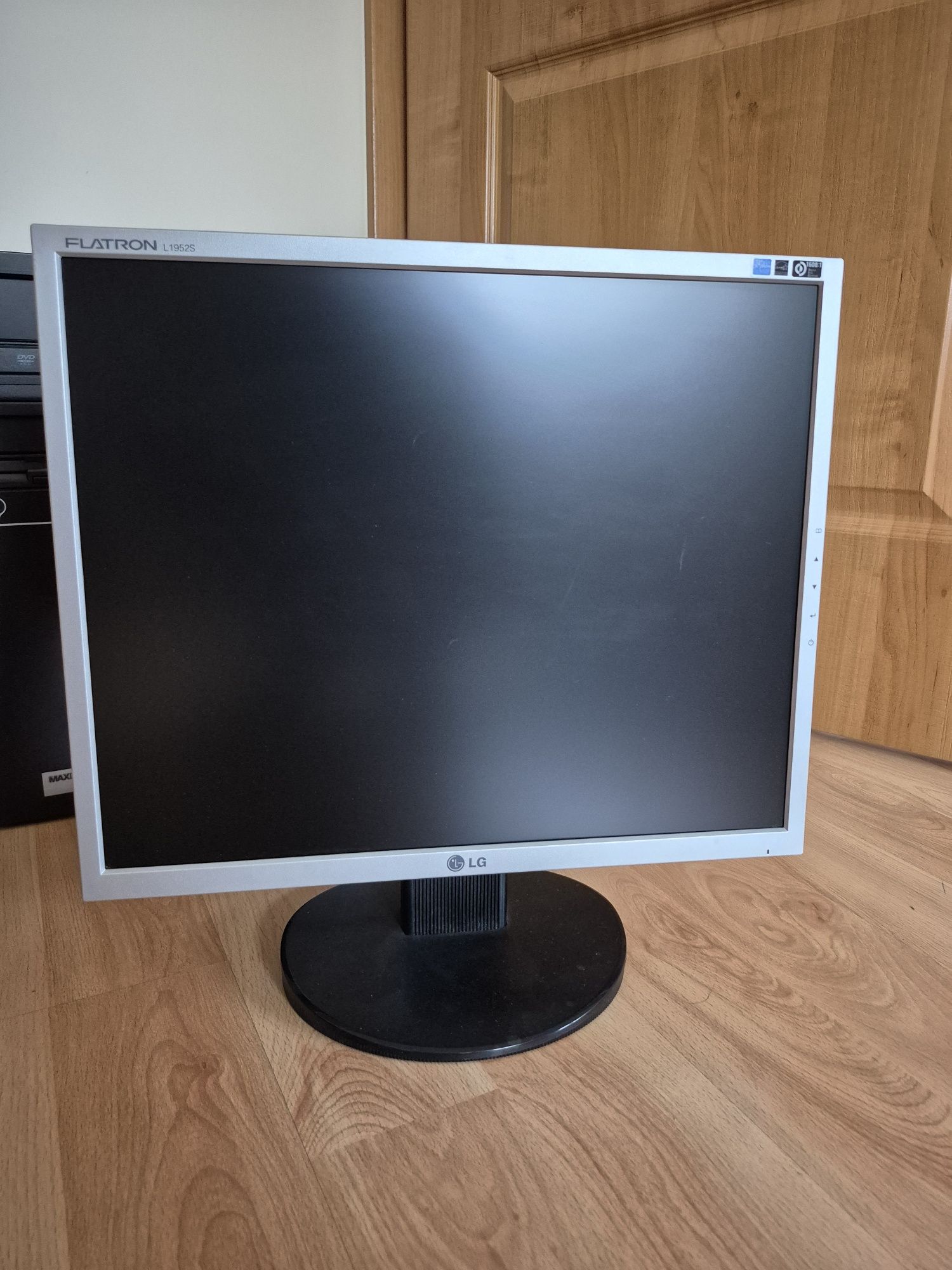 LG Flatron L1952s