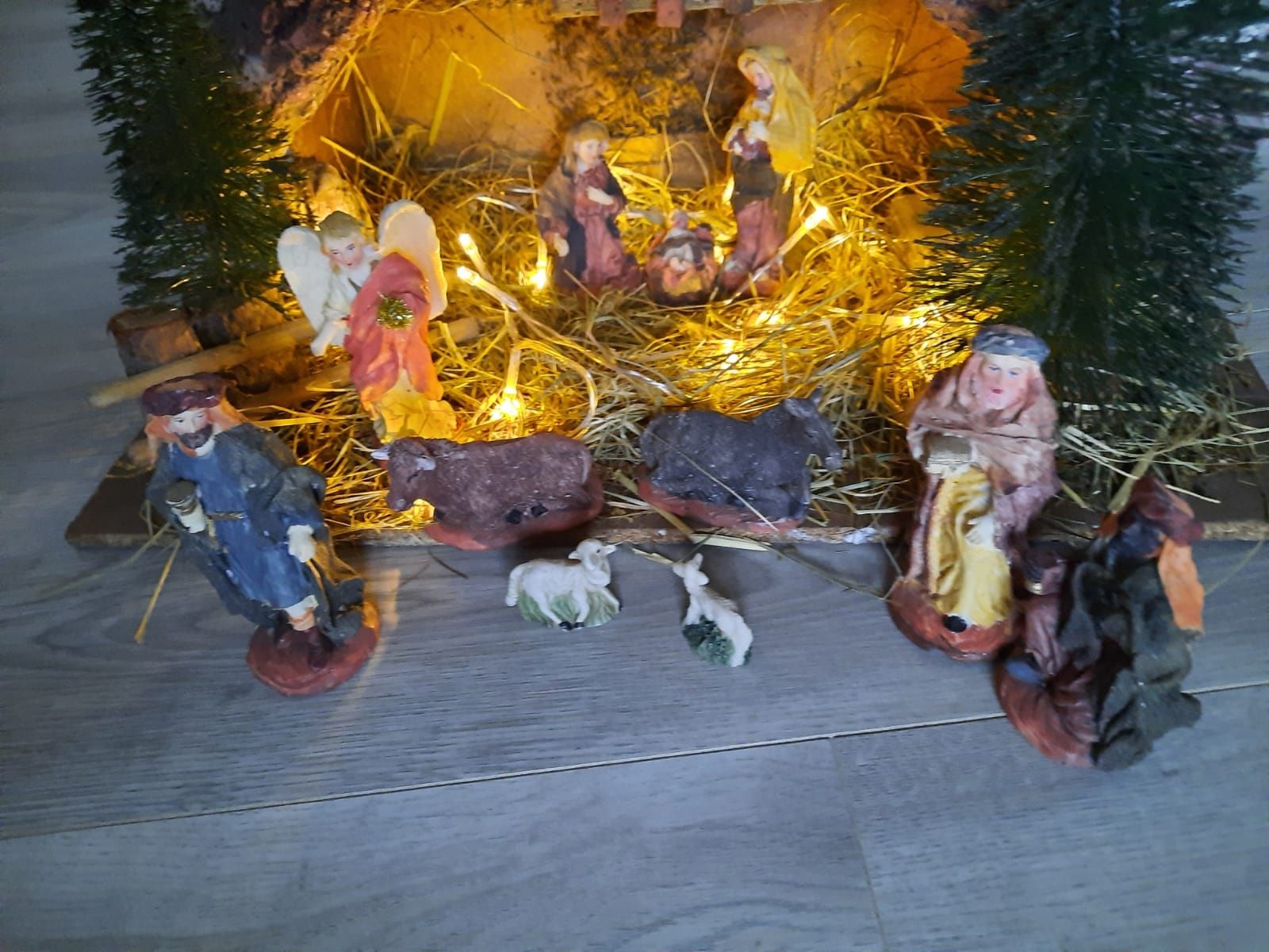 Duża szopka betlejemska Święta figurki światełka aniołek pasterze