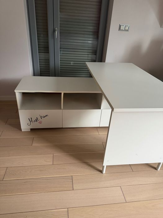 Białe biurko meblik