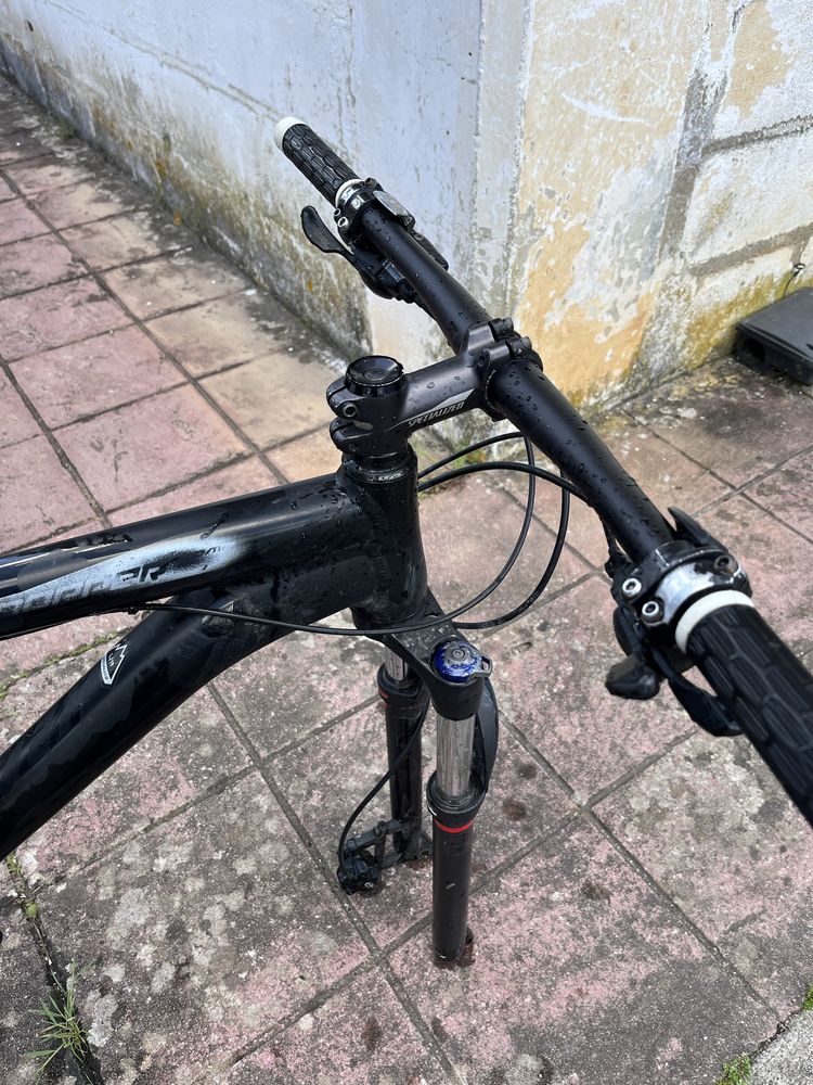 Bicicleta btt roda 29 specialized rockhopper