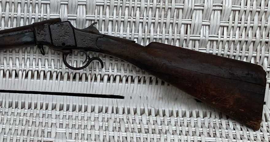 Espingarda obsoleta antiga decorativa, Hopkins & Allen, cerca 1875.