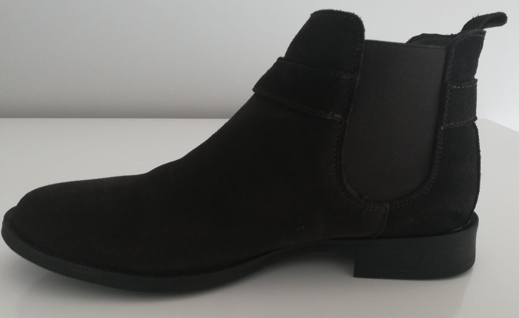 Botas de senhora cano baixo meia estação em camurça como novas