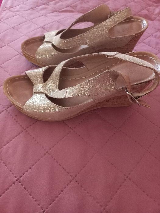 Босоножки женские