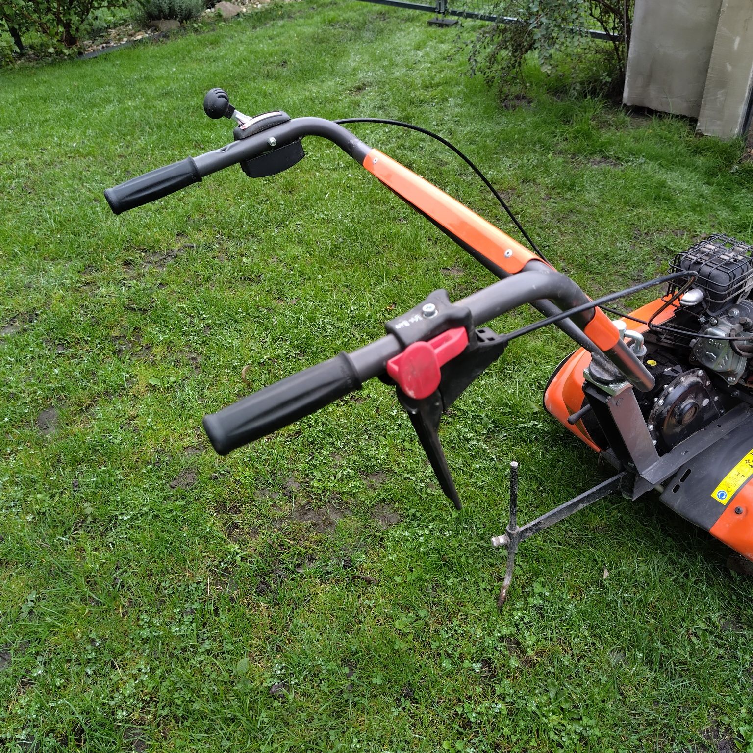 Glebogryzarką Husqvarna TF 335 - prawie nowa