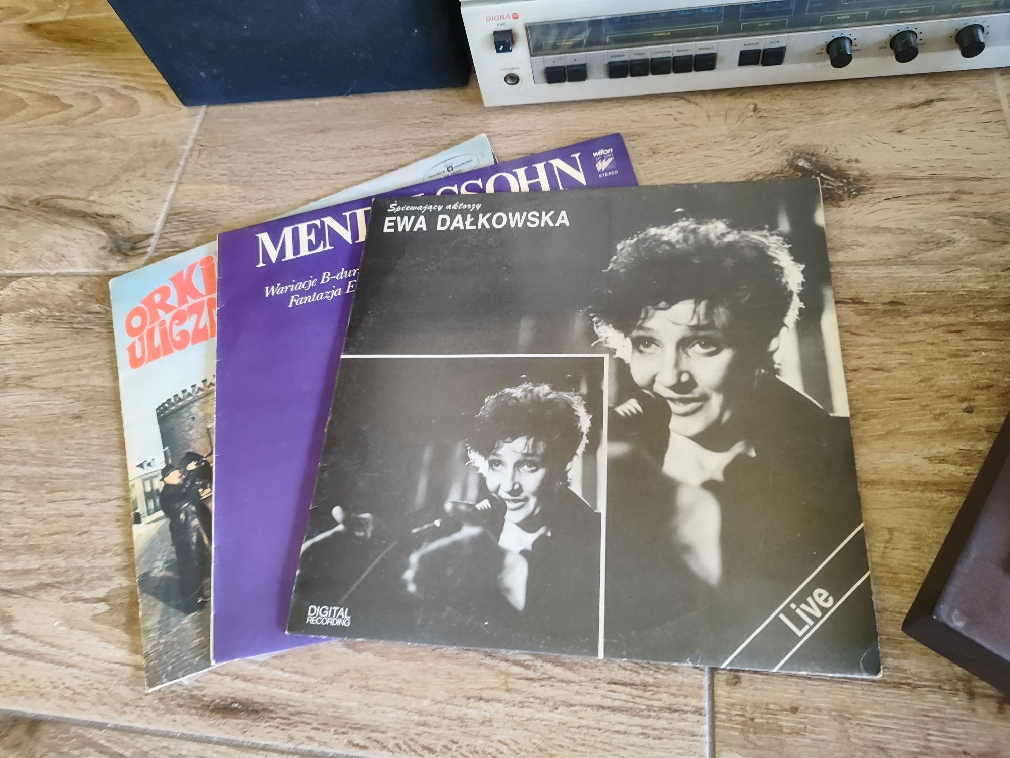 Kompletny zestaw gramofon, wieża, kolumny, odtwarzacz CD, płyty winyl